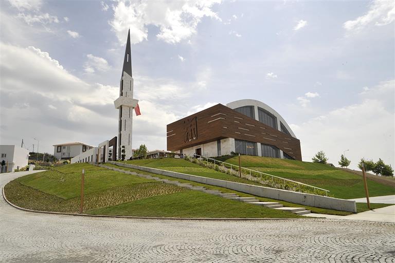 Hacı Kamil Demiröz Camii.